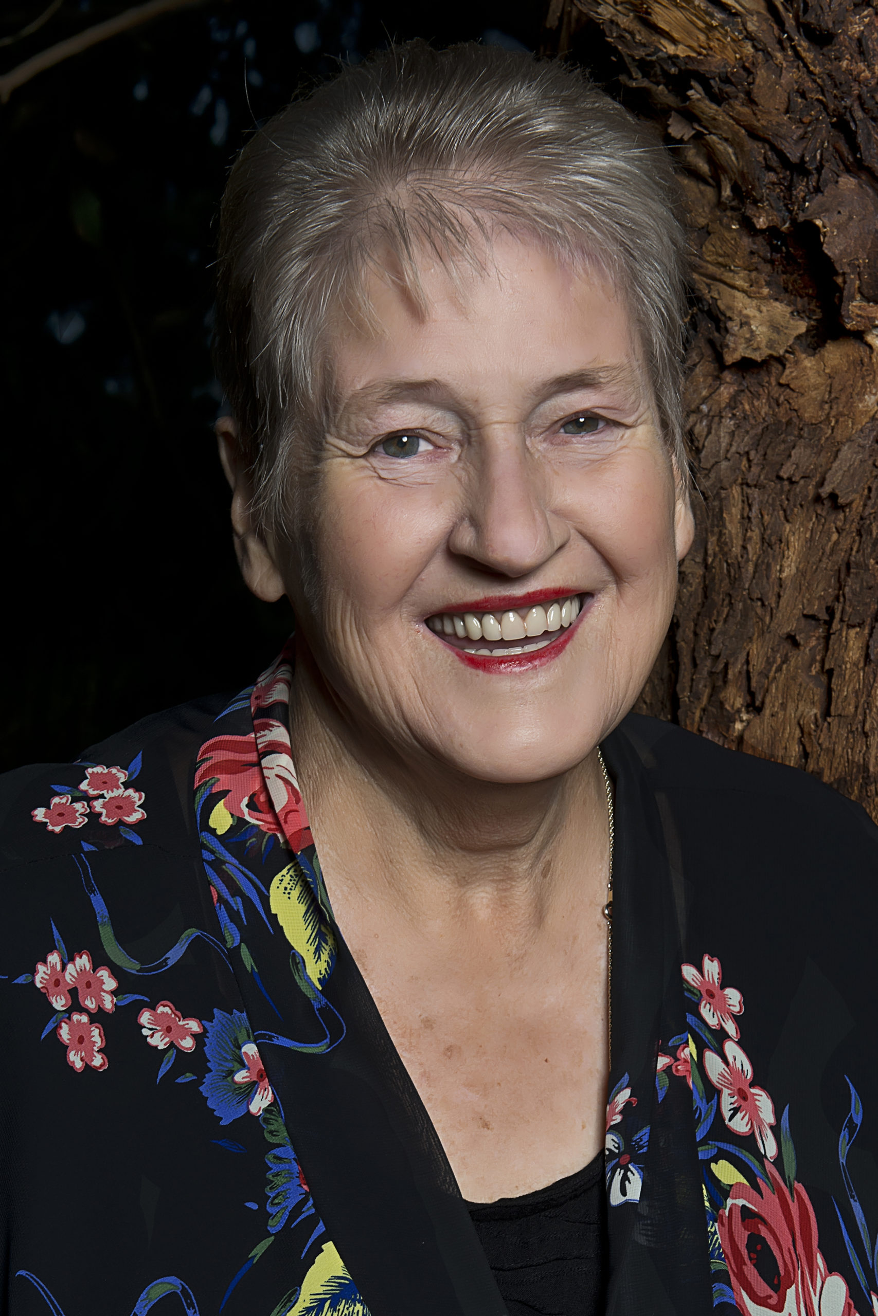 Headshot image of LLOYD – Pauline Lynette
